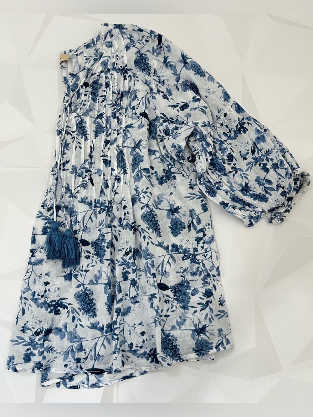 Elie Tahari Blue Floral Pintuck Tassel Top 100% Cotton.
Relaxed Peasant Sze 3XL - Picture 2 of 11